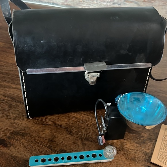 Polaroid 210 Automatic Land Camera - Picture 3 of 8